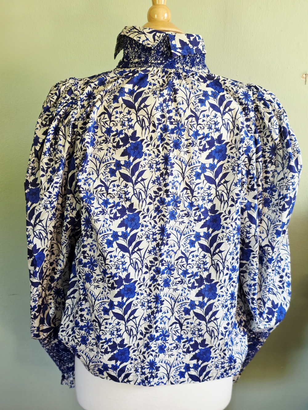 Hope for Flowers Tracy Reese Blue and White Floral Smocked Yoke Blouse Size L - Picture 4 of 9
